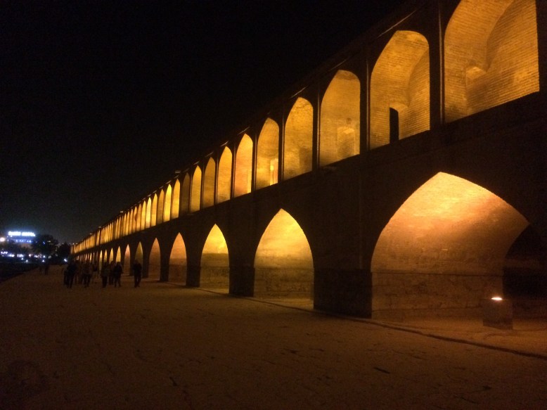 Si-O-Se-Pol Brücke bei Nacht, Isfahan