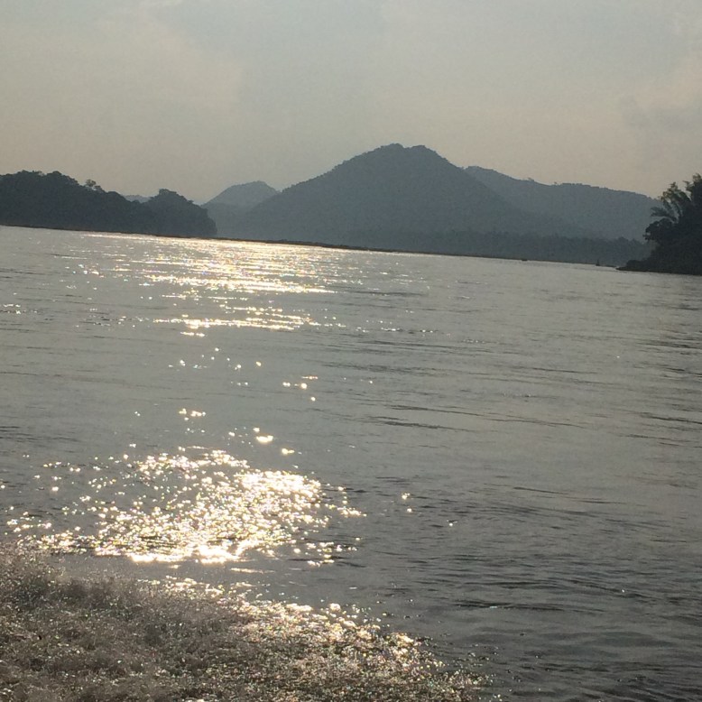 Ausblick vom Slowboat - 2-Tagestour von Houay Xay nach Luang Prabang
