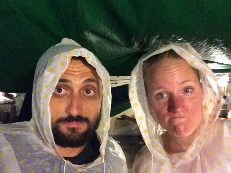 Kambodscha: 1 Dollar für einen Regenponcho