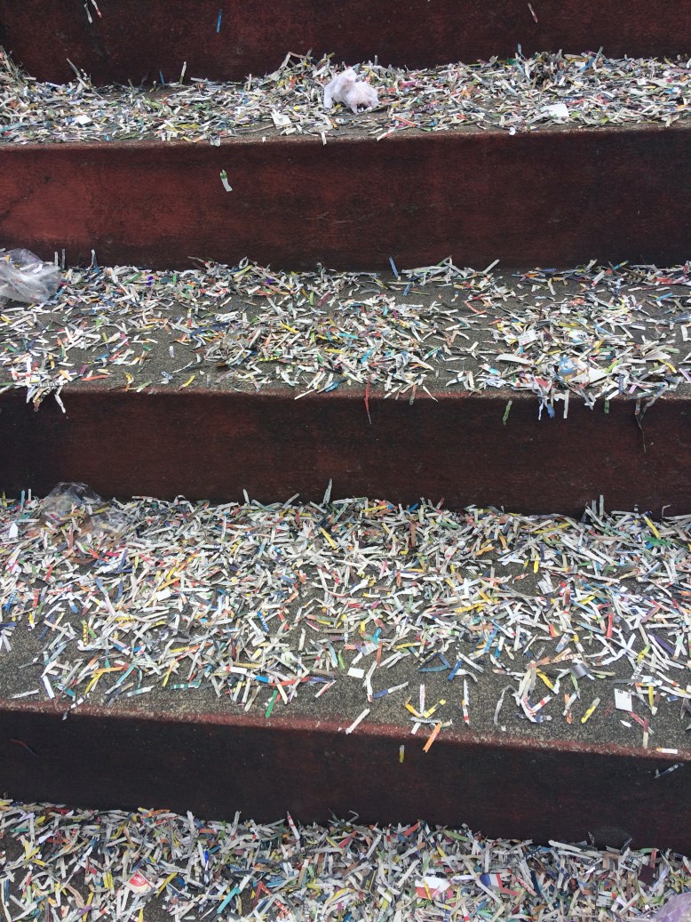 Die Spuren des Konfetti-Infernos im Estadio Pensativo Die Spuren des Konfetti-Infernos im Estadio Pensativo