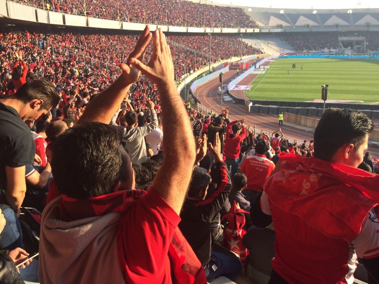 K-HU-rioses Schauspiel! Das isländische HU hallt durch das Teheraner Azadi-Stadion